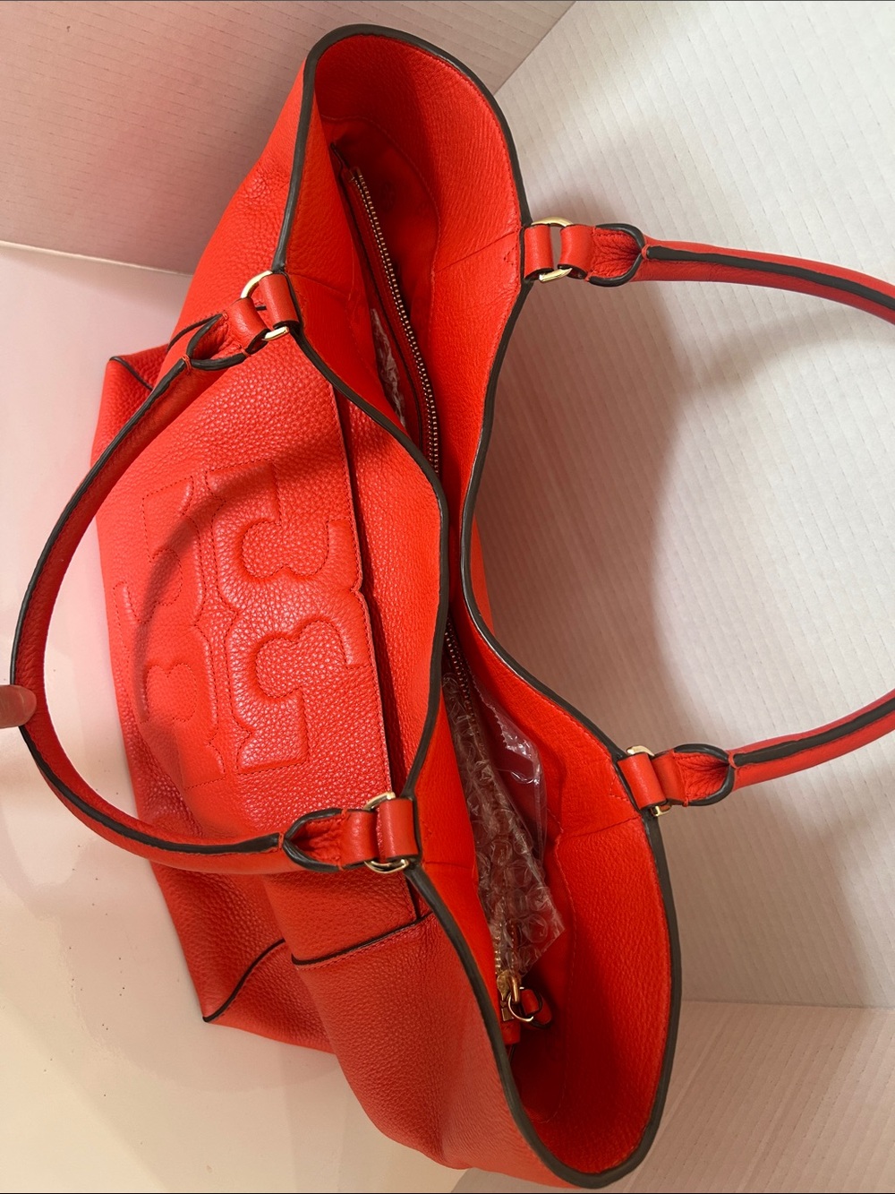 Tory Burch Bombe T East/West
Tote, red/orange (coral) - Picture 5 of 17